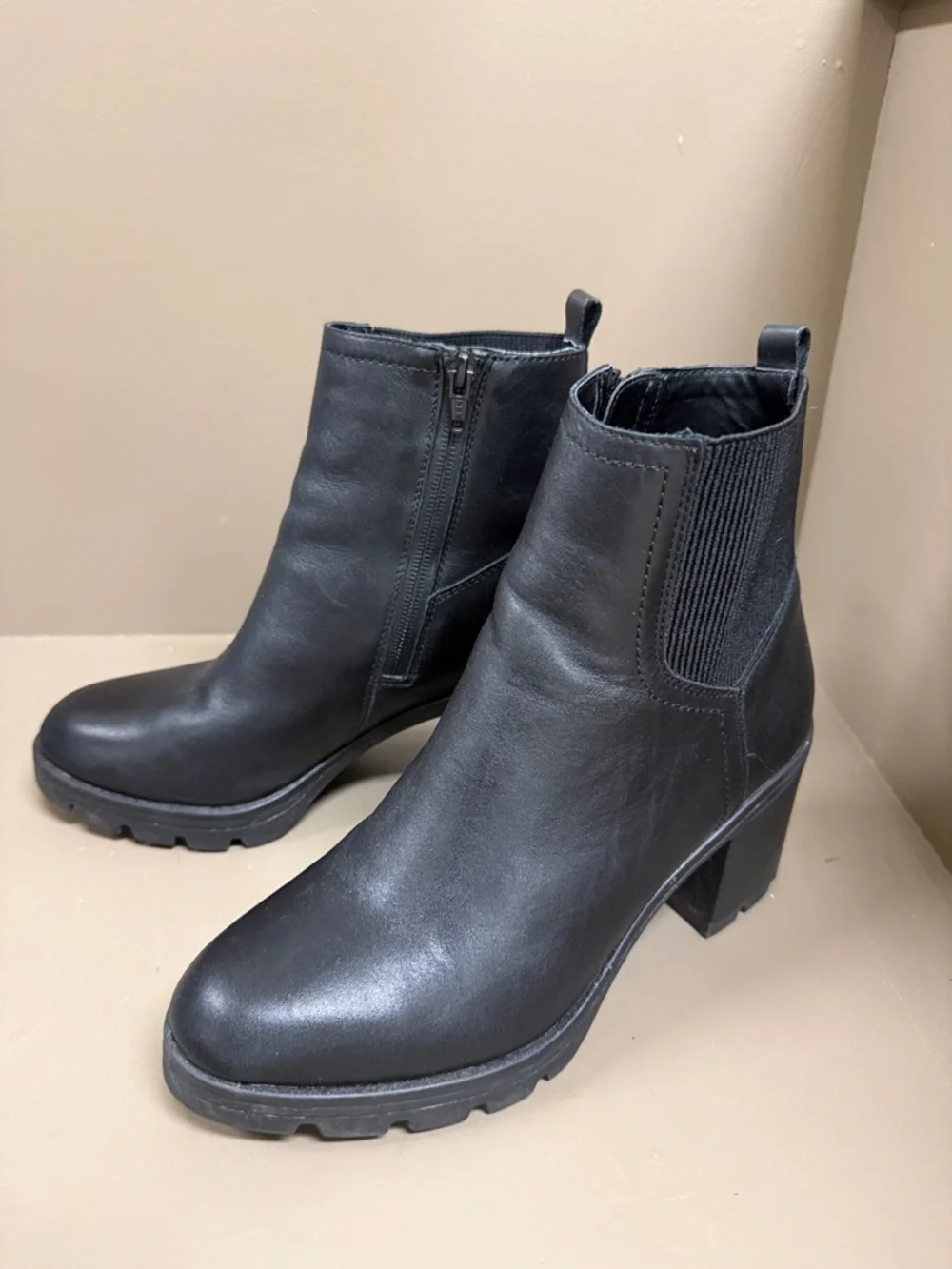 Naturalizer Verney Black Leather Block Heel Ankle Boots w/ Elastic, Water Repel